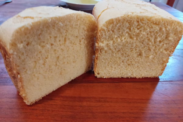 Bezglutenski kruh iz pekača od mješavine brašna